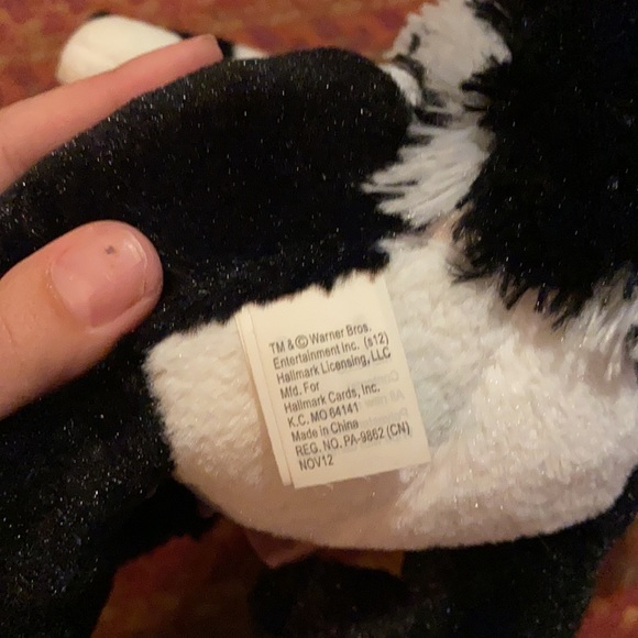 SOLD 90s VINTAGE LOONEY TUNES PEPE LE PEW SKUNK W FLOWER PLUSH - Picture 3 of 4